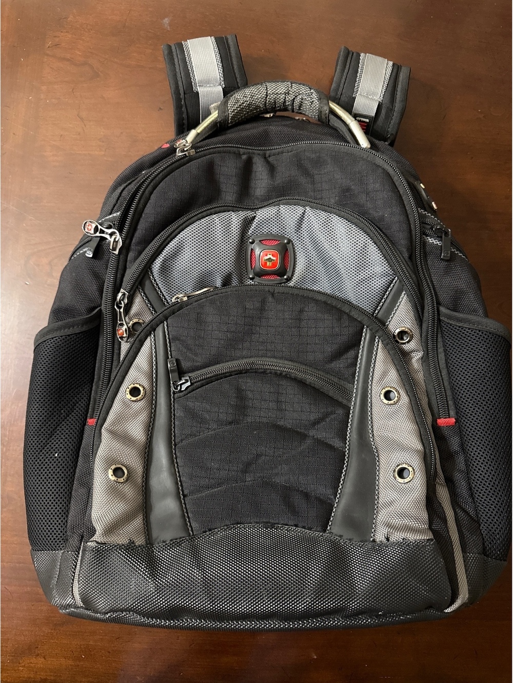 Swiss Gear WENGER Synergy 16 inch Laptop Backpack - Black/Gray.